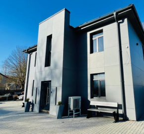 BRIVIBAS RESIDENCE - SOUTH / NORTH, free PRIVAT parking, free WIFI, self check-in